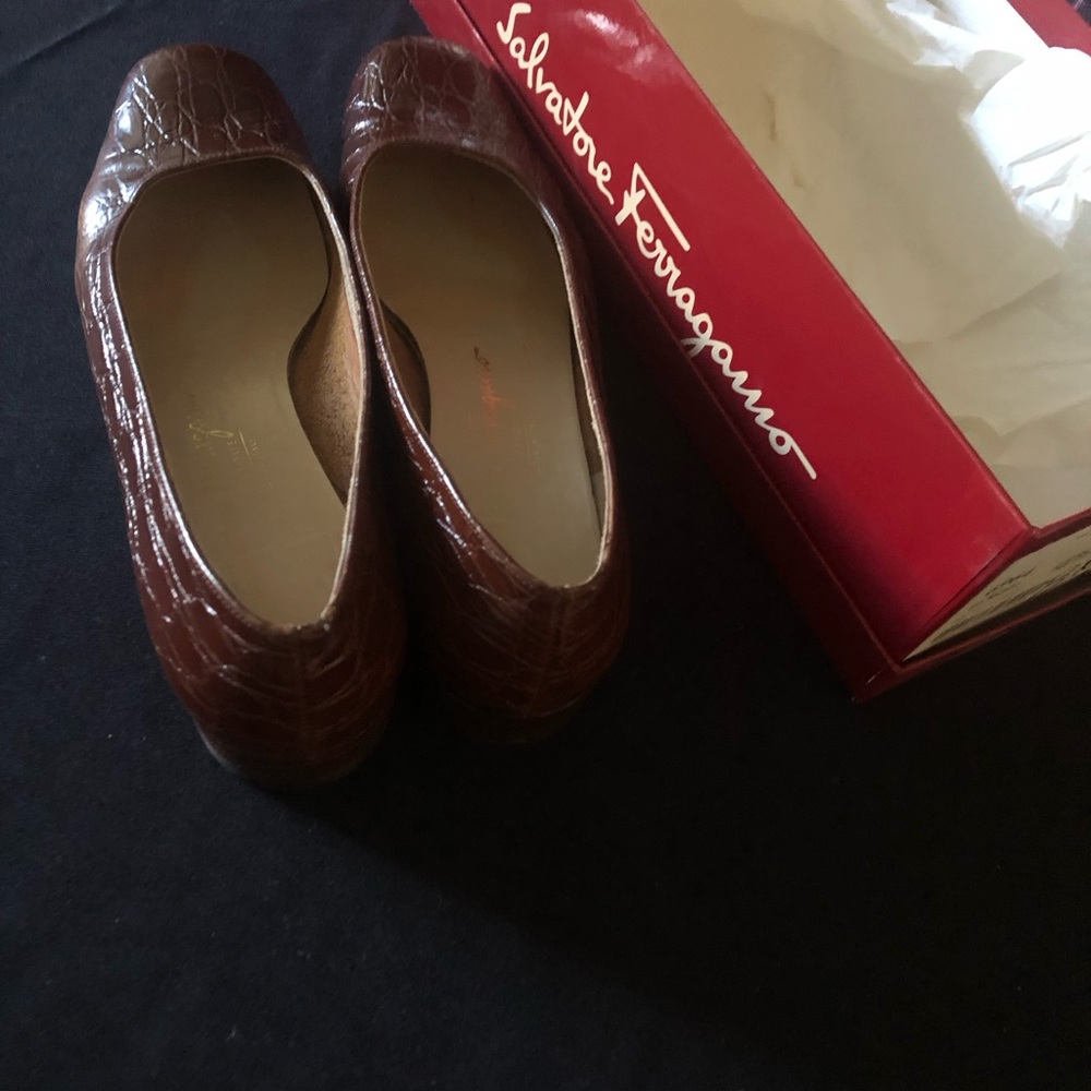 Women’s pre owned flats